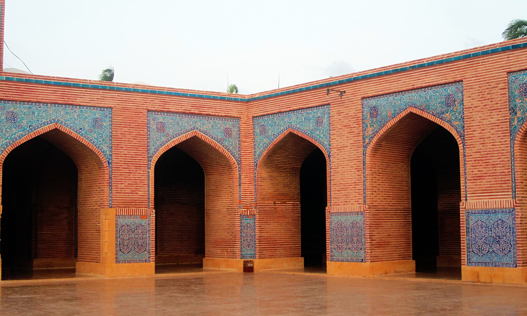 Shah Jahan Mosque Image 3